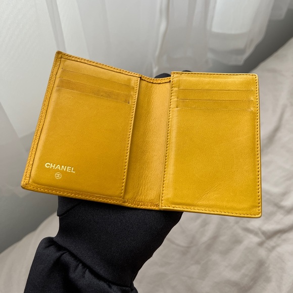 Auth Chanel Yellow Classic Caviar CC Logo Bi-Fold Card Holder - PreLoved - Picture 2 of 10